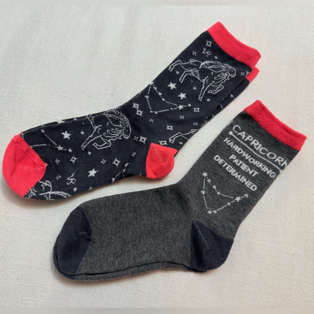NWOT 2 Pair of Capricorn Socks | Women’s Size 7-9 ♑️ - Picture 2 of 4